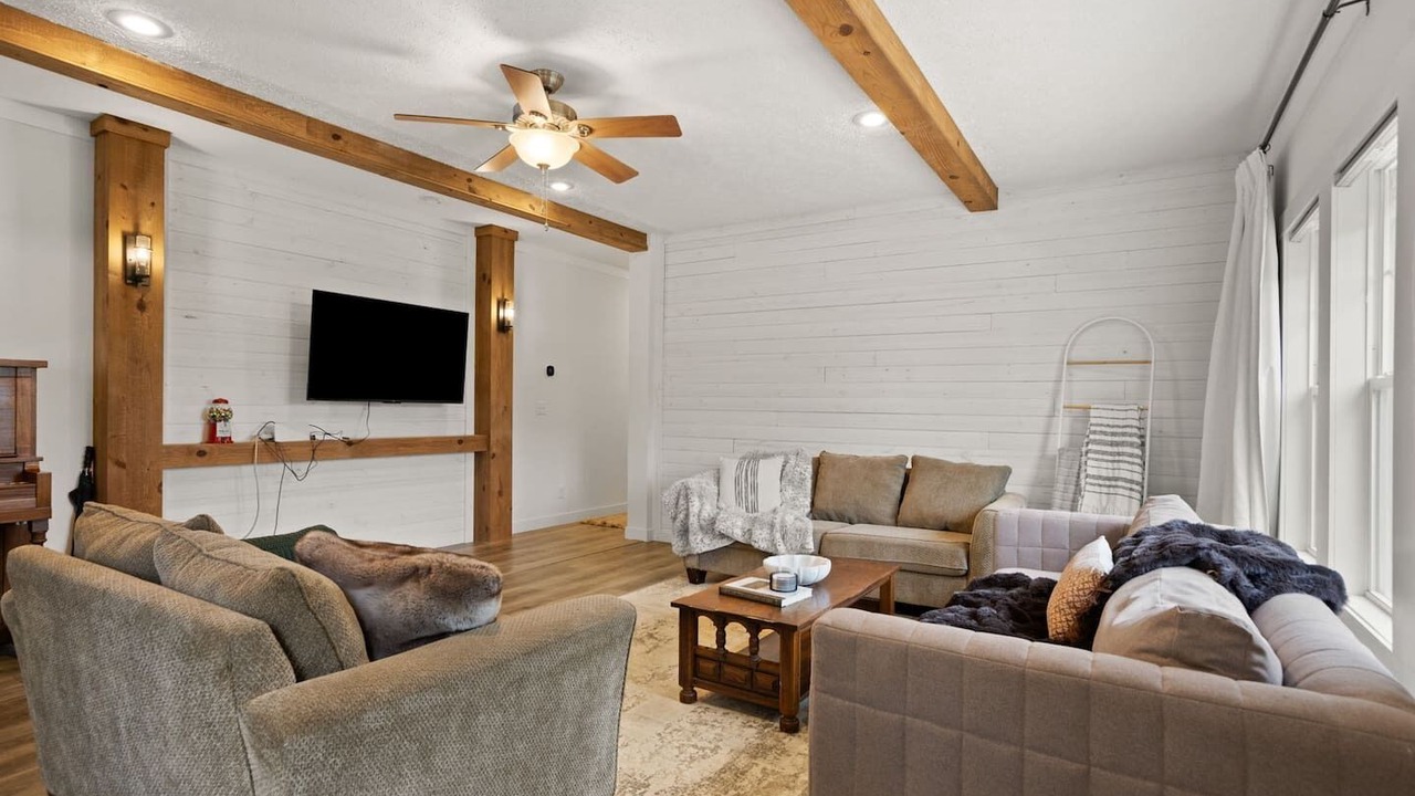 Photo of Livingroom in Inman