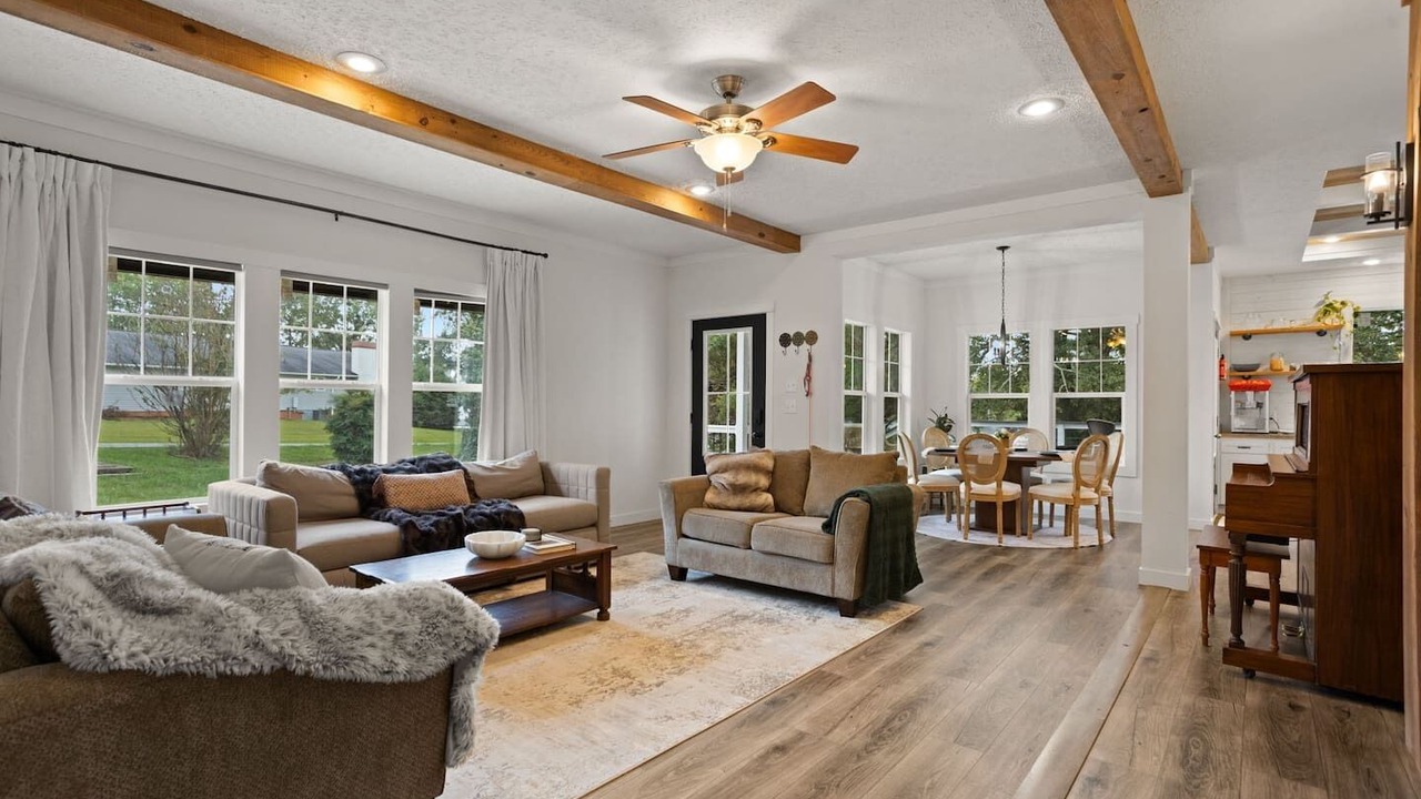 Photo of Livingroom in Inman