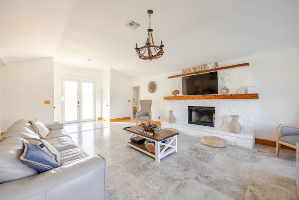 Photo of Livingroom in Bonita Shores