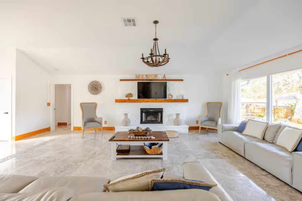 Photo of Livingroom in Bonita Shores
