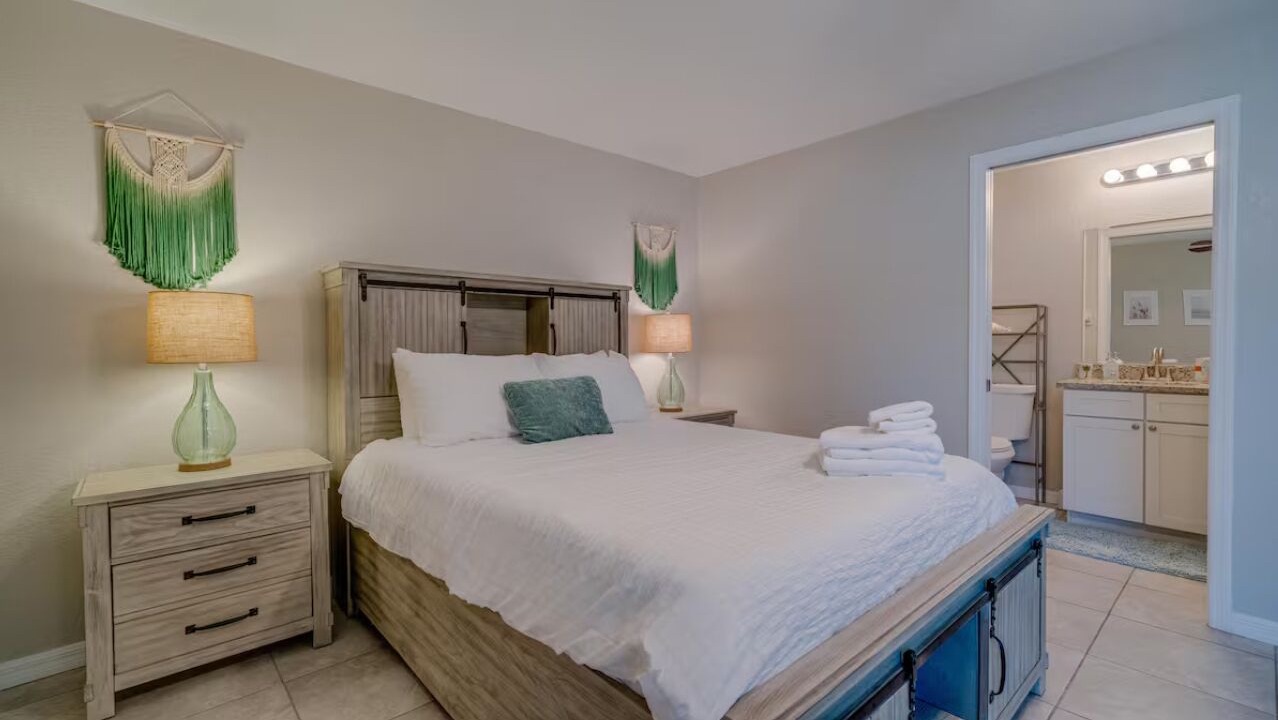 Photo of Bedroom in Englewood East