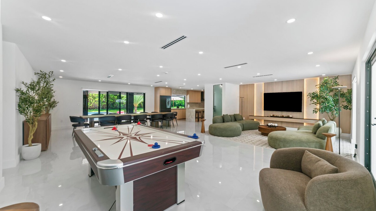 Photo of Livingroom in Ludlam
