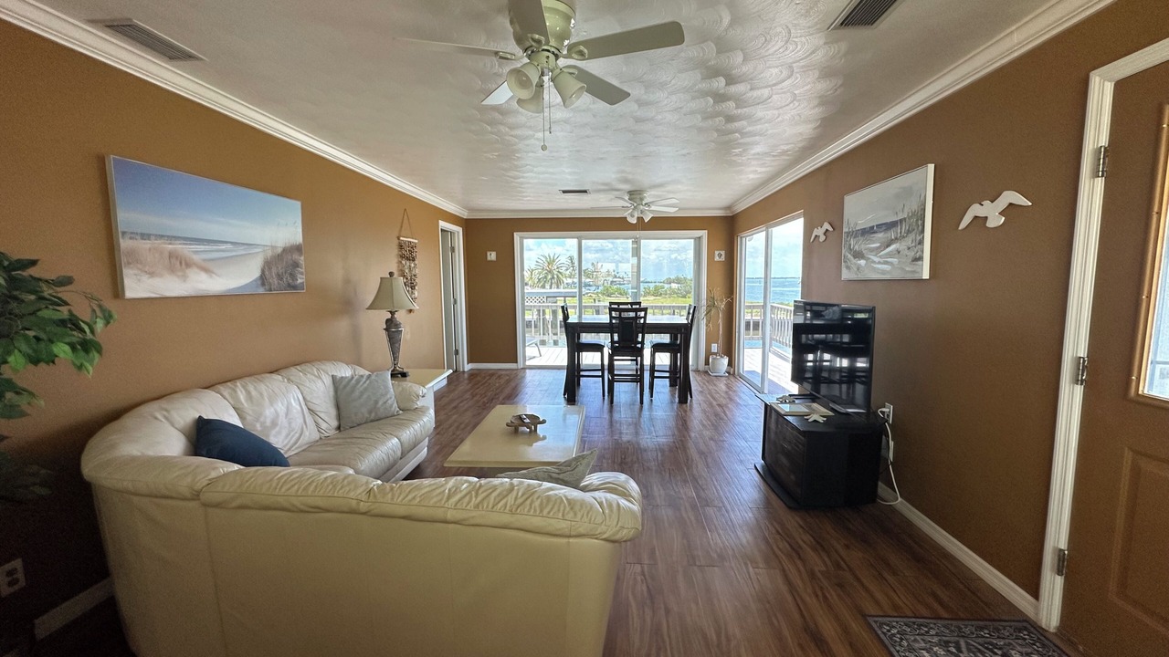 Photo of Livingroom in Saint James City