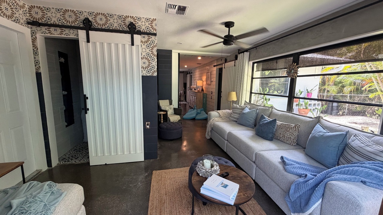 Photo of Livingroom in Saint James City