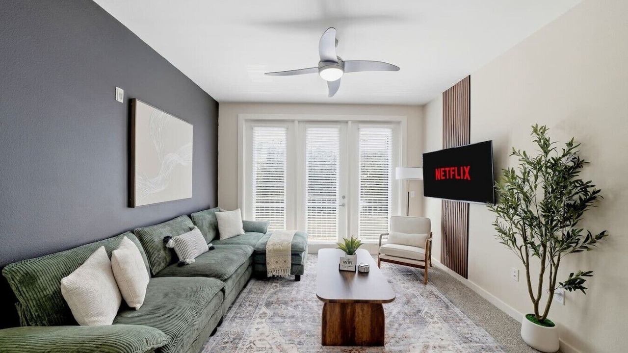 Photo of Livingroom in Courier City - Oscawana