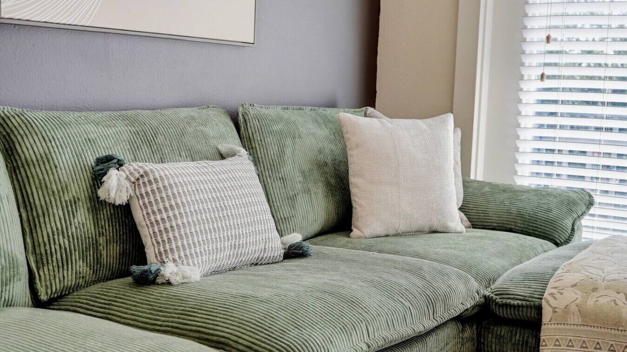Photo of Livingroom in Courier City - Oscawana