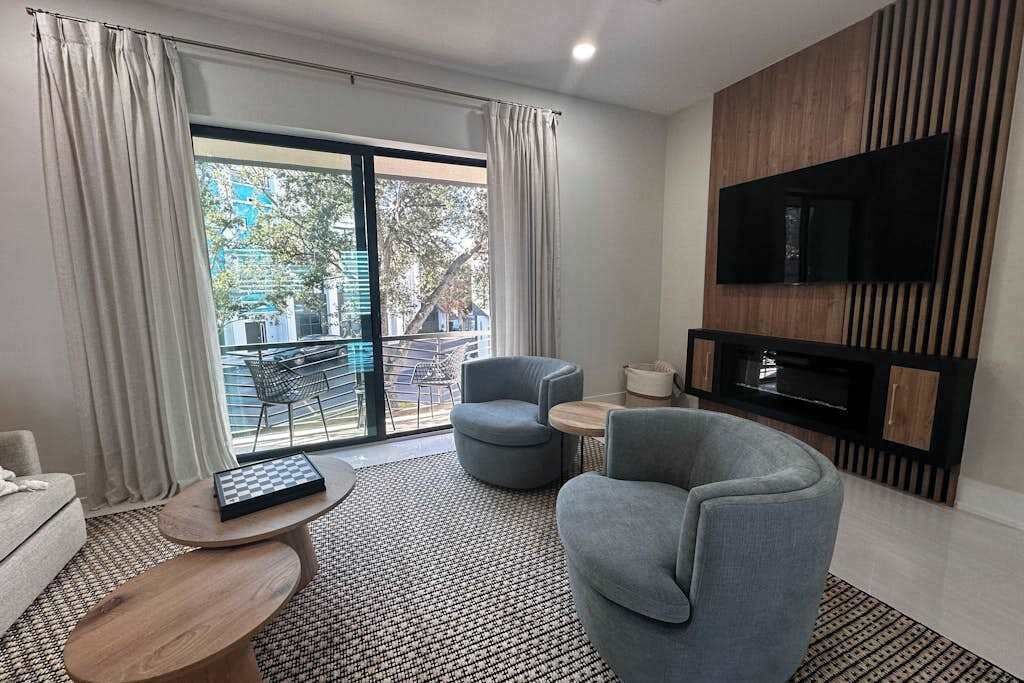 Photo of Livingroom in Downtown