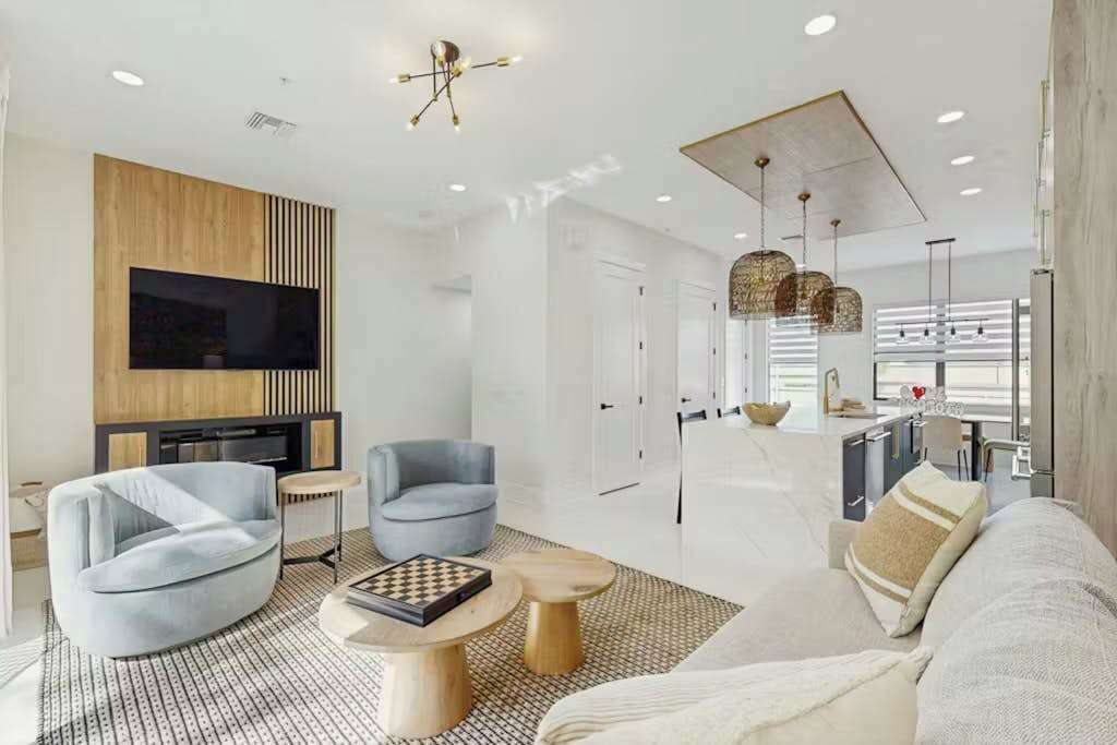 Photo of Livingroom in Downtown