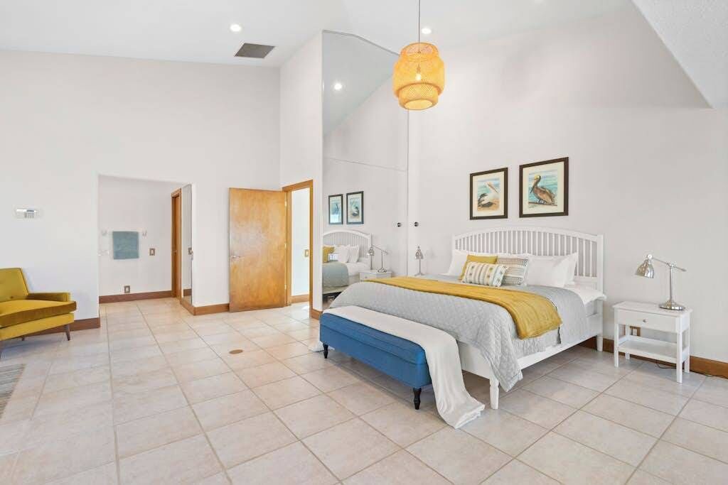 Photo of Bedroom in Bayshore Gardens