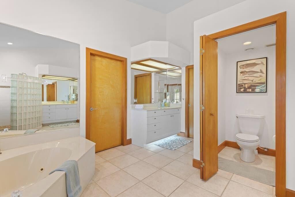 Photo of Bathroom in Bayshore Gardens