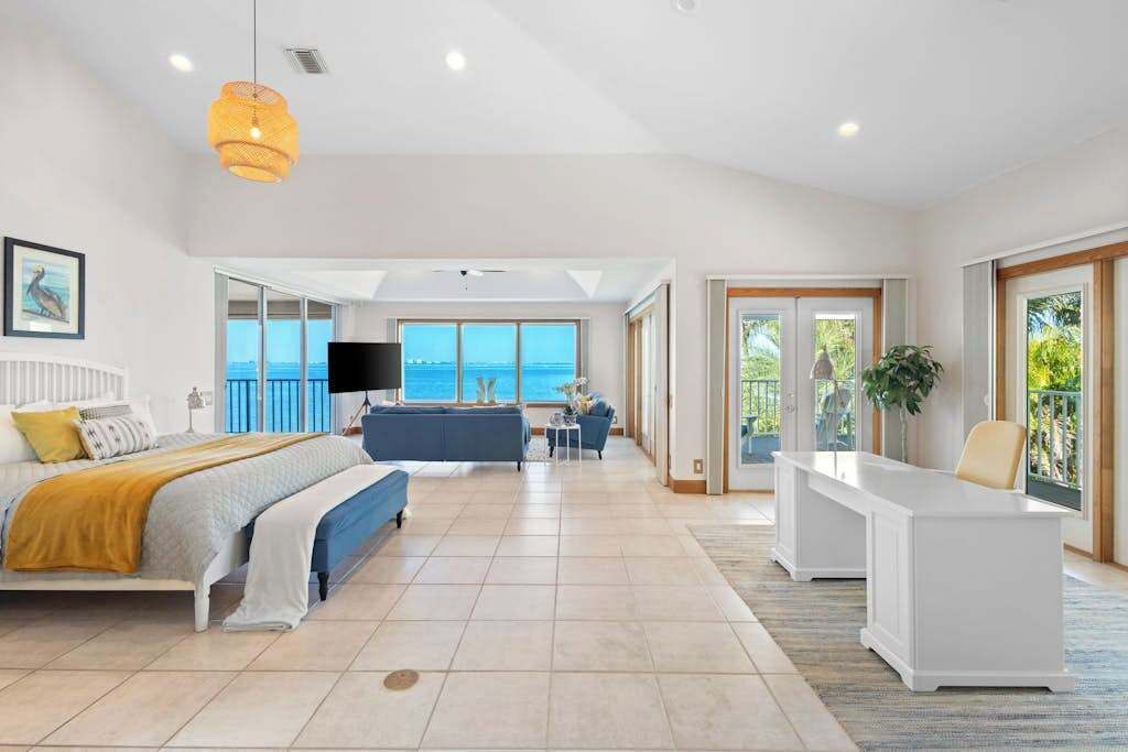 Photo of Bedroom in Bayshore Gardens