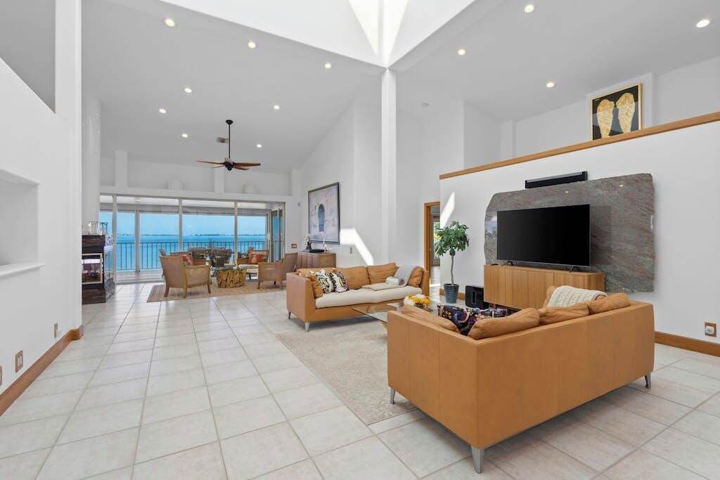 Photo of Livingroom in Bayshore Gardens