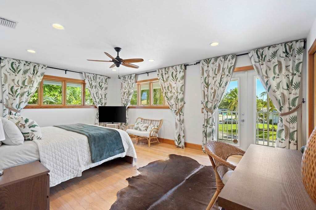 Photo of Bedroom in Bayshore Gardens