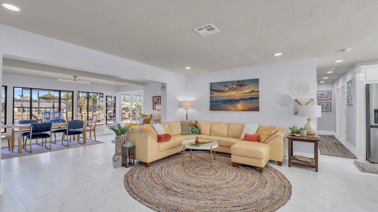 Photo of Livingroom in Yacht Club