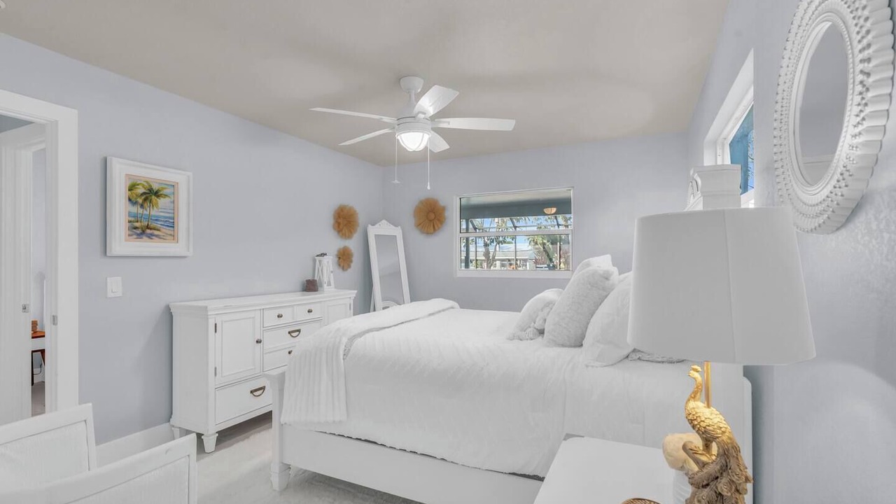 Photo of Bedroom in Yacht Club