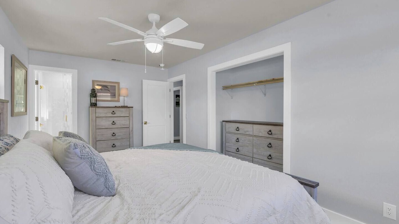 Photo of Bedroom in Yacht Club