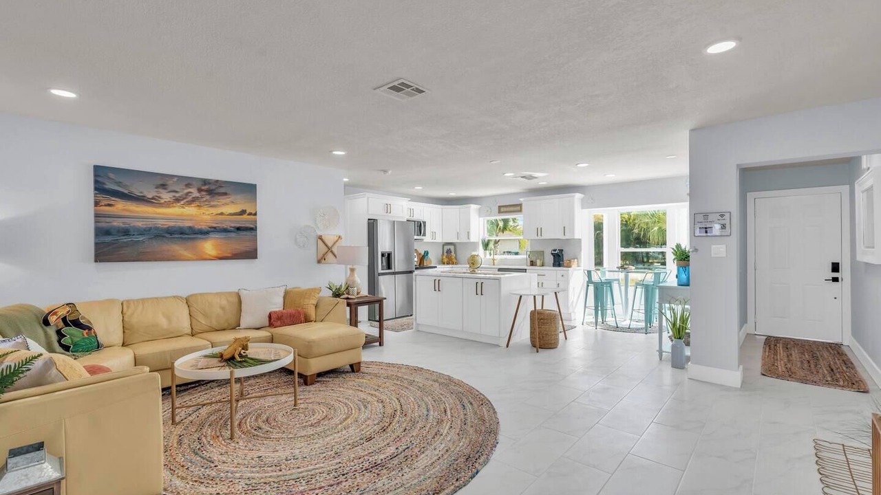 Photo of Livingroom in Yacht Club