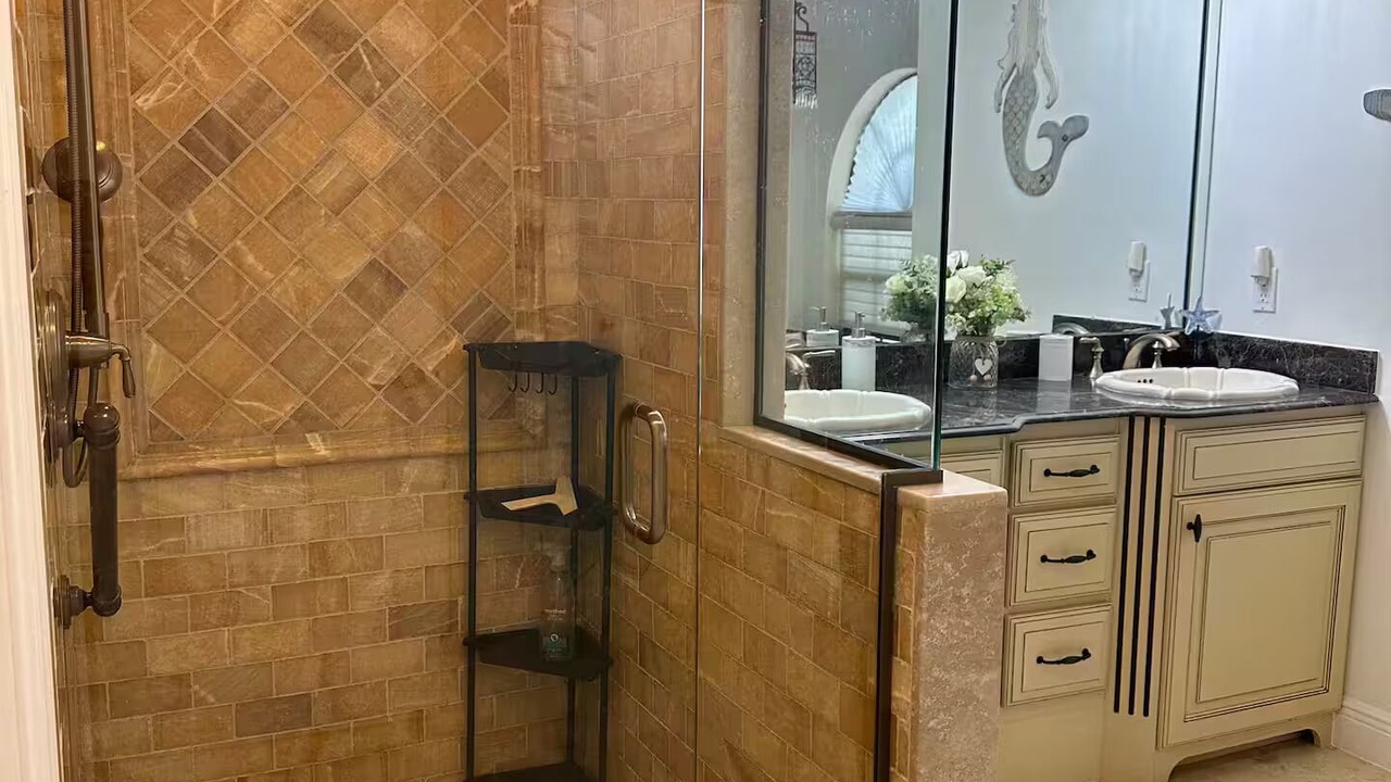 Photo of Bathroom in Gateway