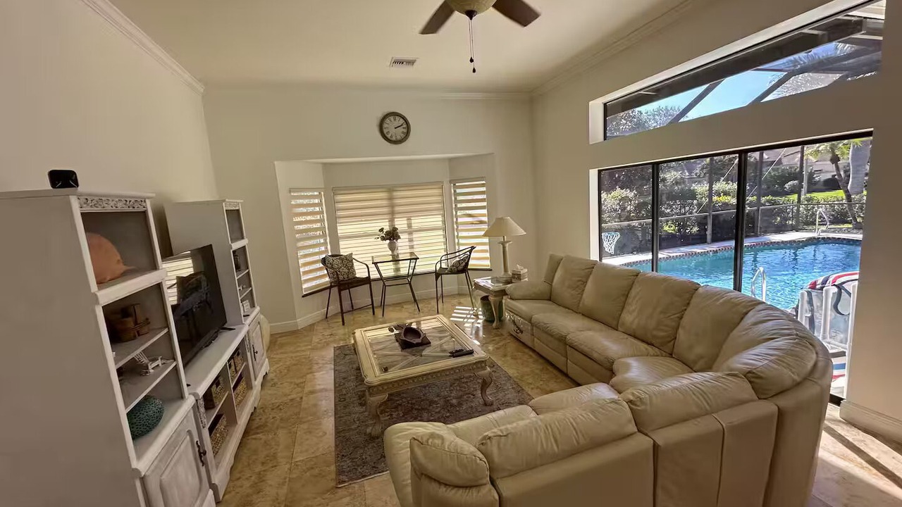 Photo of Livingroom in Gateway
