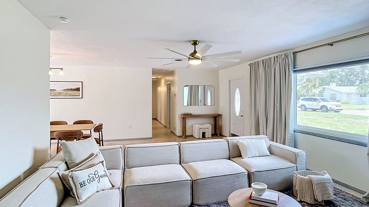 Photo of Livingroom in Golden Beach