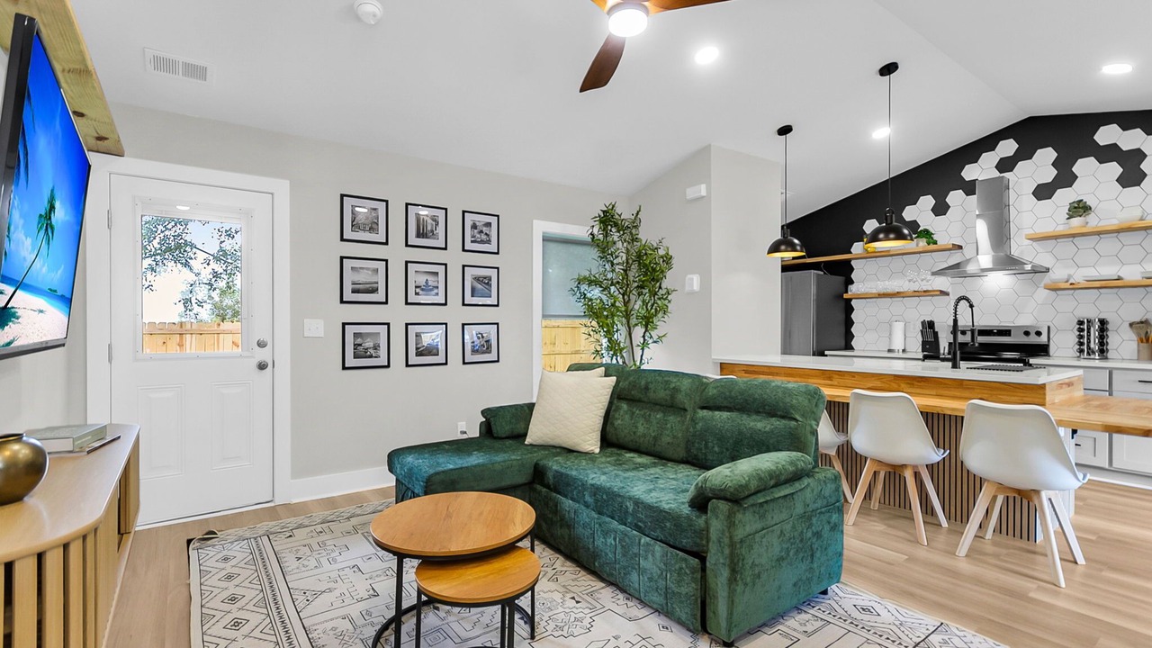 Photo of Livingroom in Hanahan