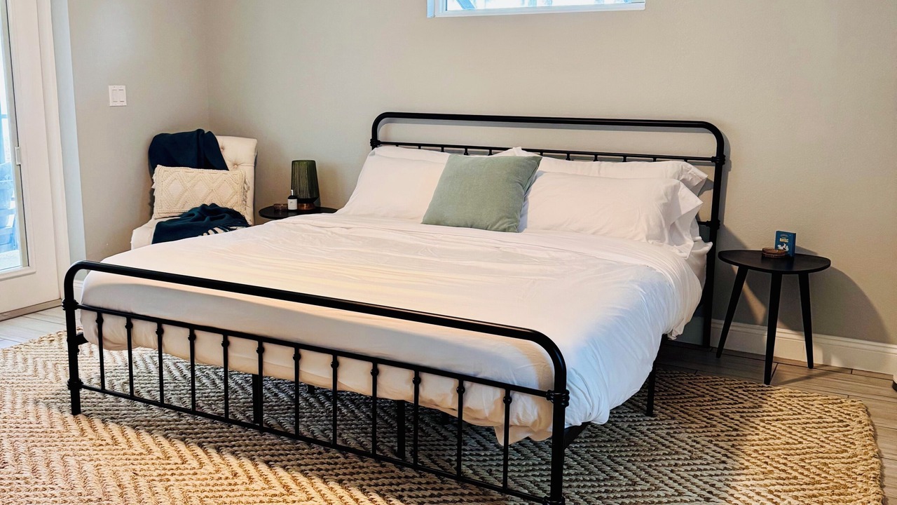 Photo of Bedroom in Bayshore Gardens