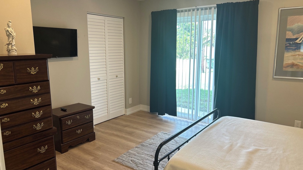 Photo of Bedroom in Warm Mineral Springs