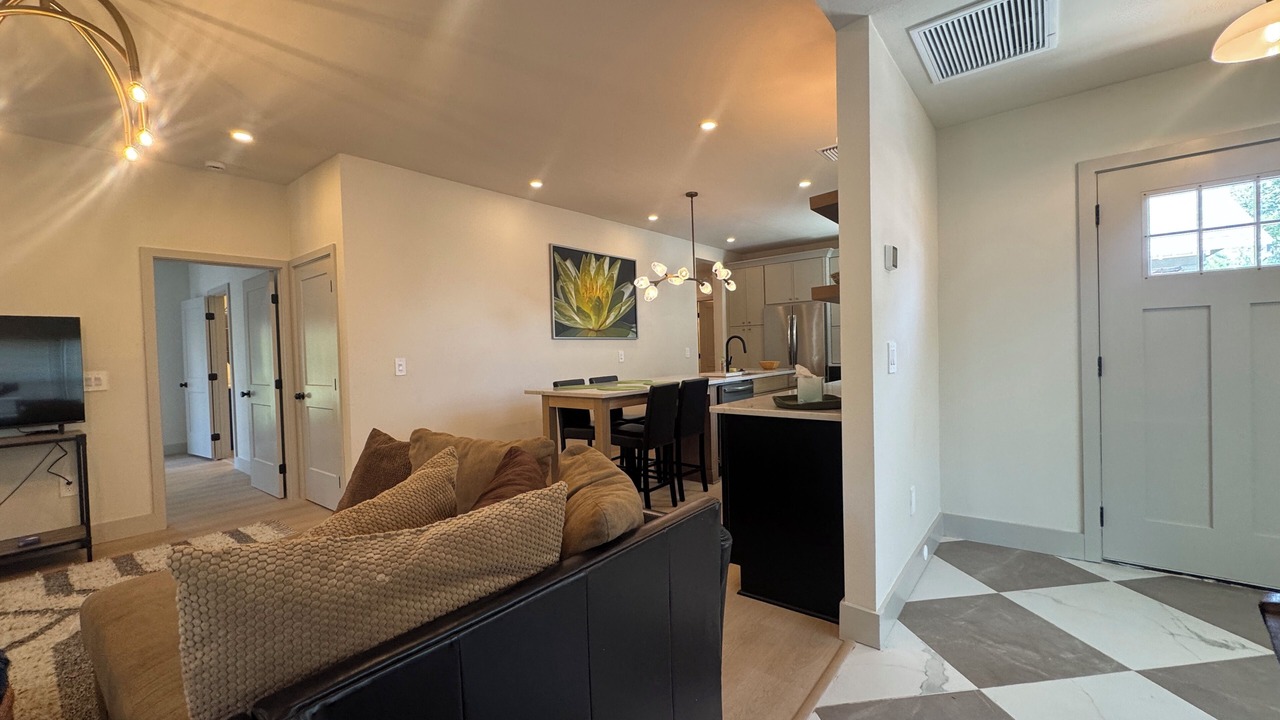 Photo of Livingroom in Historic Old Northeast