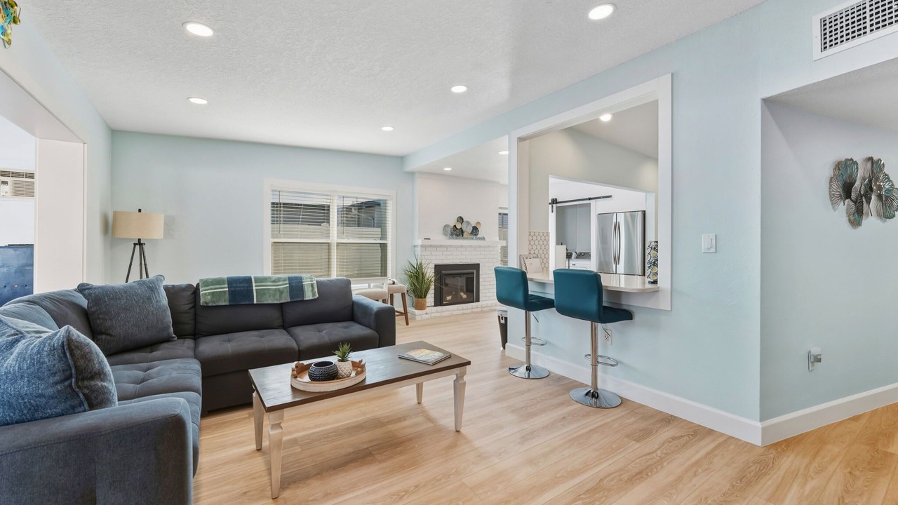 Photo of Livingroom in South Pinellas Community Council