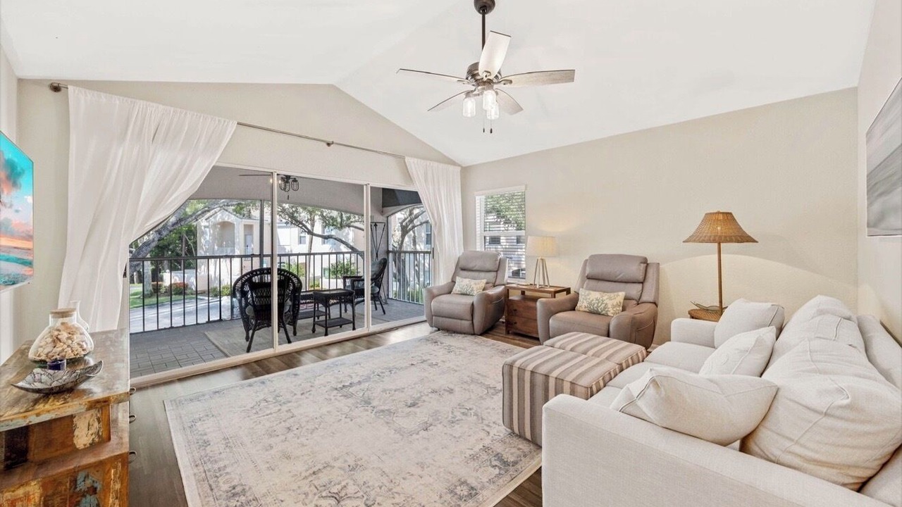Photo of Livingroom in Central Naples