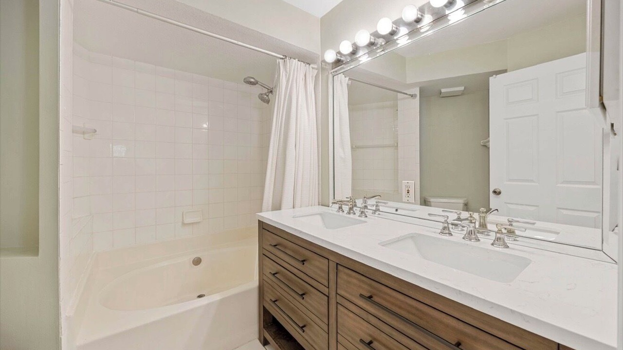Photo of Bathroom in Central Naples