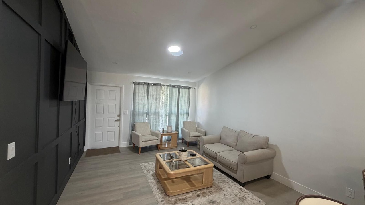 Photo of Livingroom in Diplomat