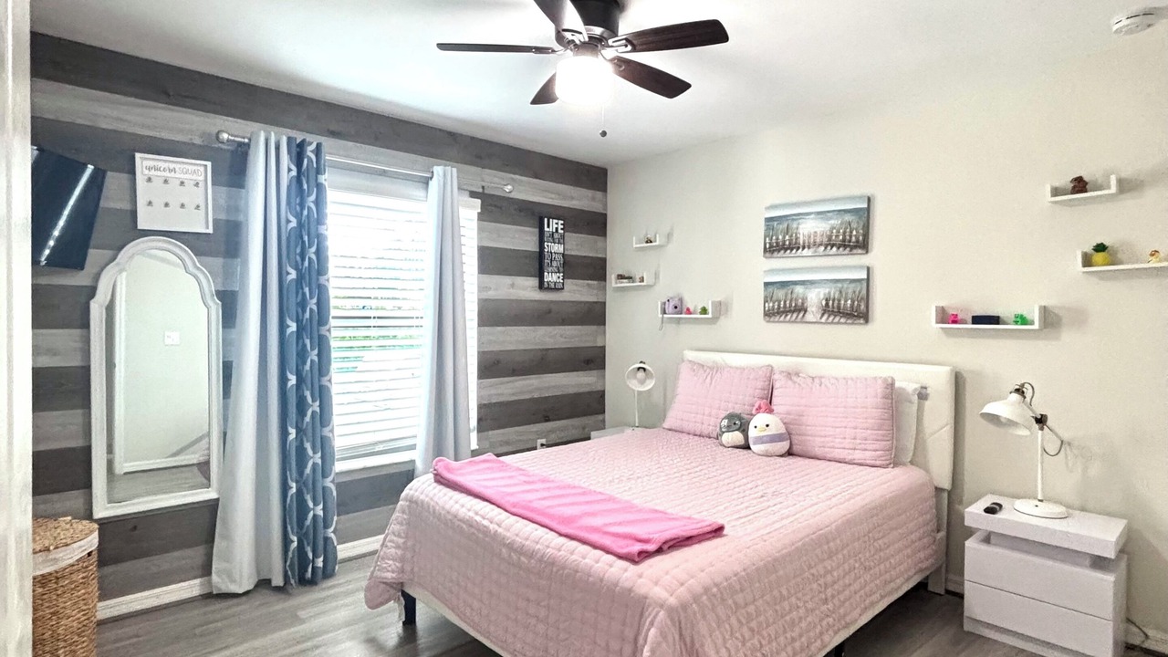 Photo of Bedroom in Sunshine