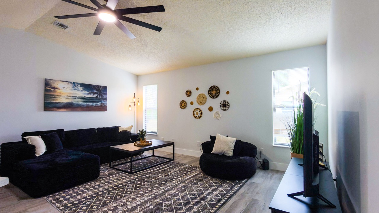 Photo of Livingroom in Englewood East