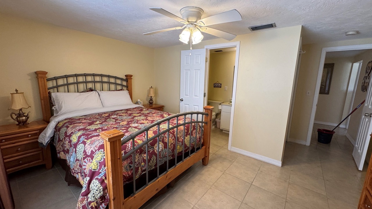 Photo of Bedroom in Golden Beach