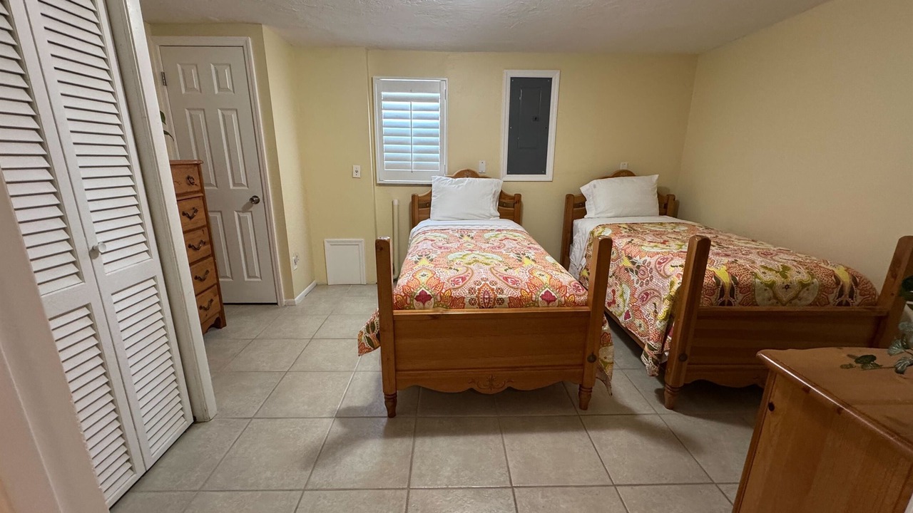 Photo of Bedroom in Golden Beach