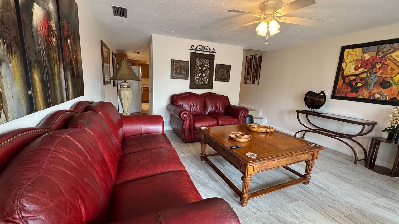 Photo of Livingroom in Golden Beach