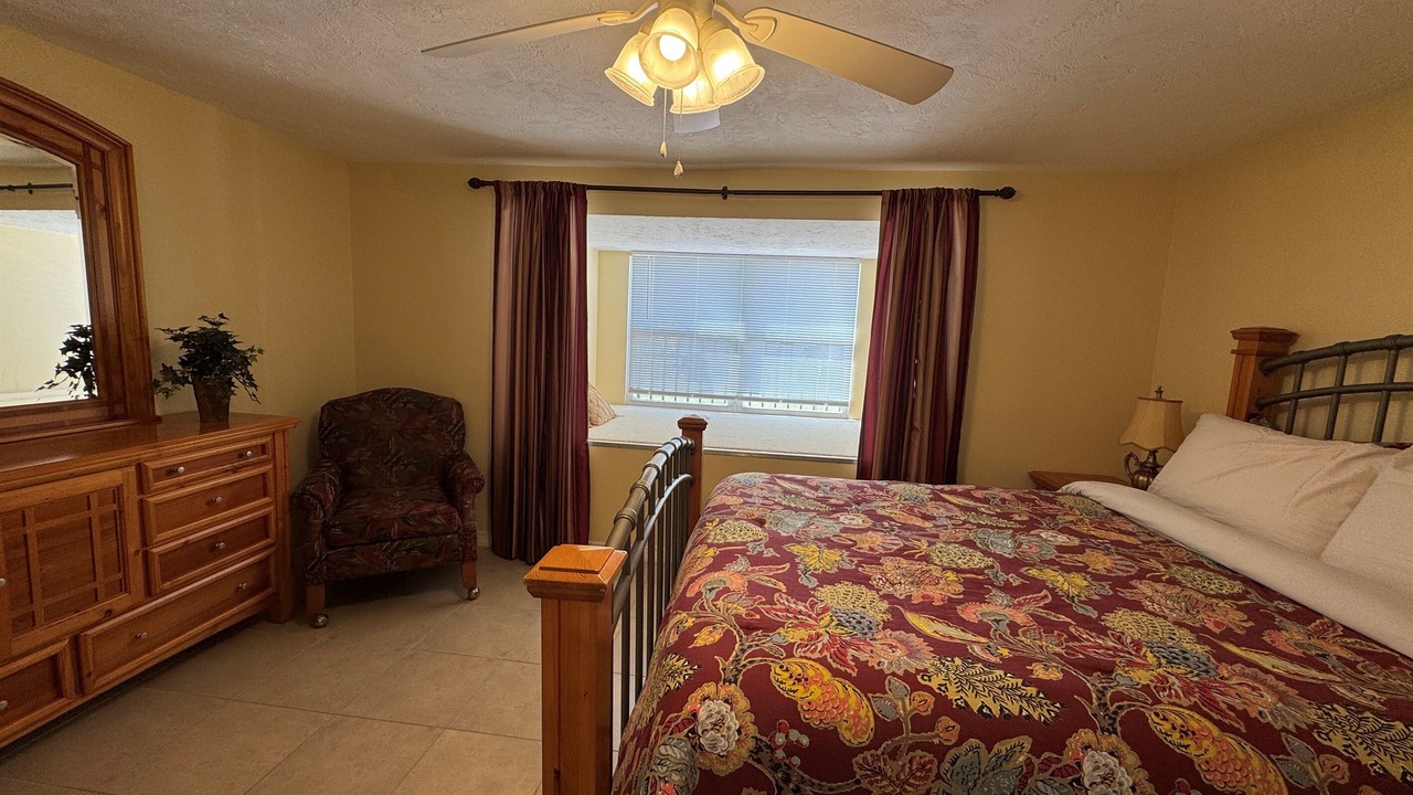 Photo of Bedroom in Golden Beach