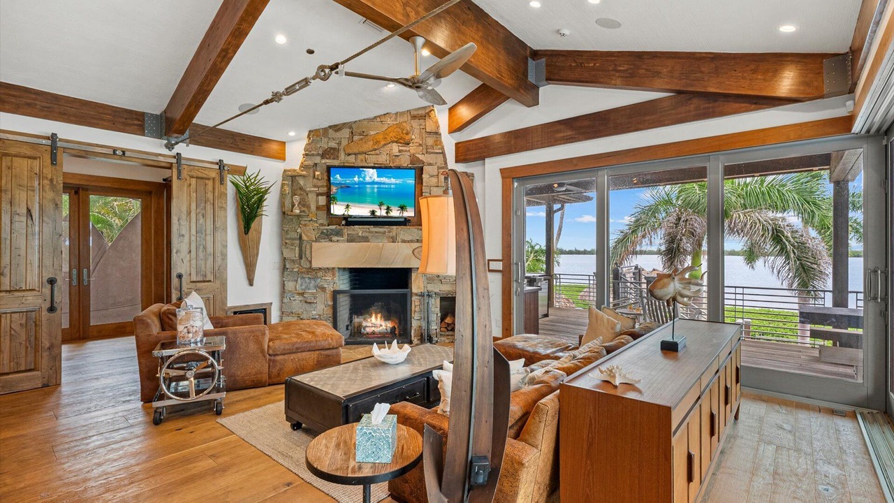 Photo of Livingroom in Whitney Beach