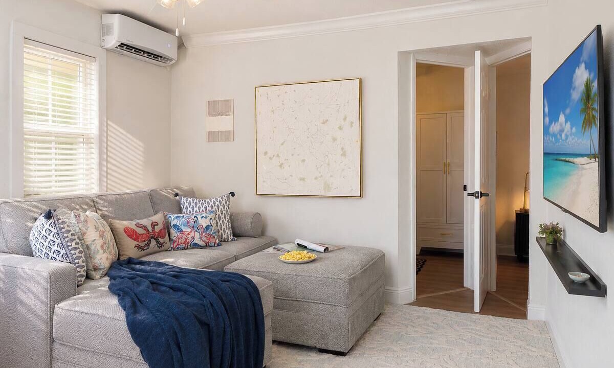 Photo of Livingroom in Historic Uptown