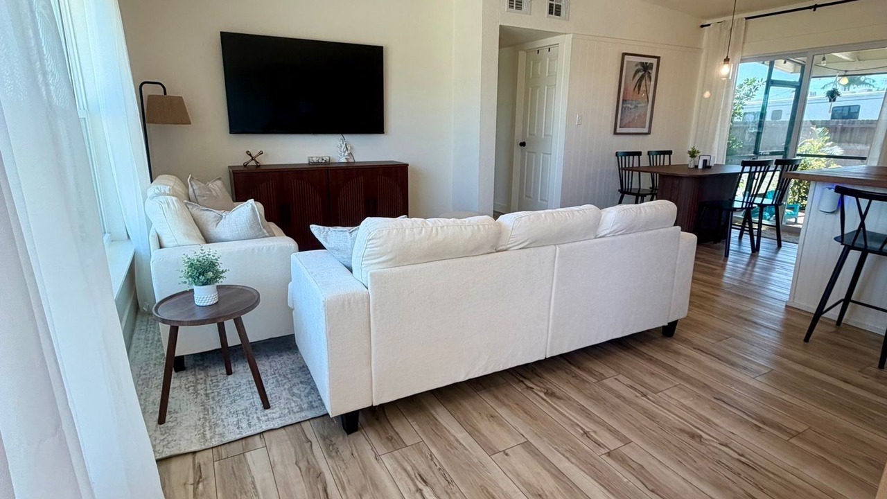 Photo of Livingroom in Edgewater