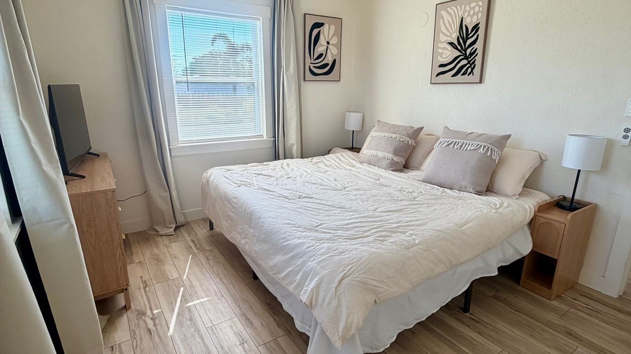 Photo of Bedroom in Edgewater