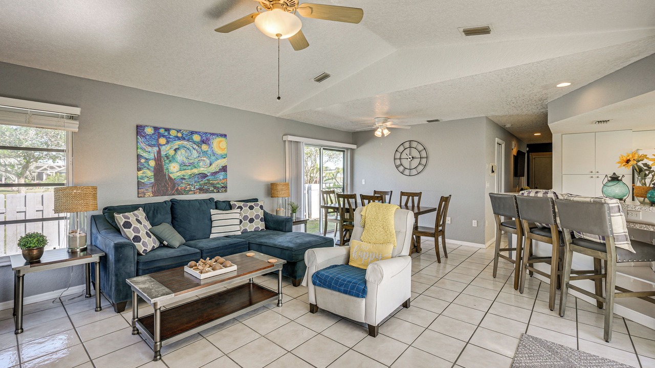 Photo of Livingroom in Edgewater