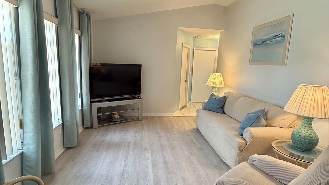 Photo of Livingroom in Gulf Cove