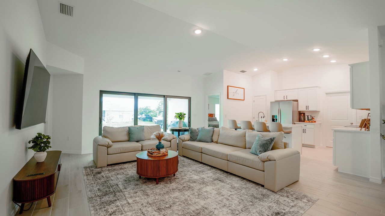 Photo of Livingroom in Englewood East