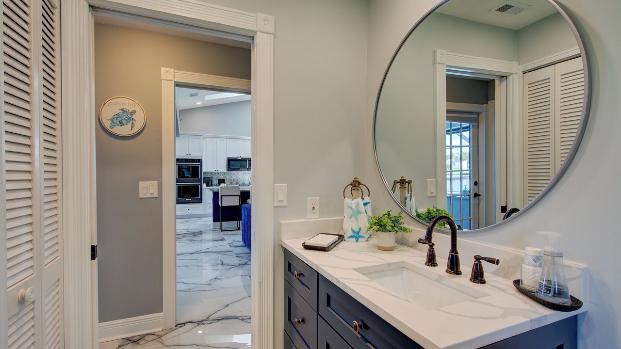 Photo of Bathroom in Caloosahatchee
