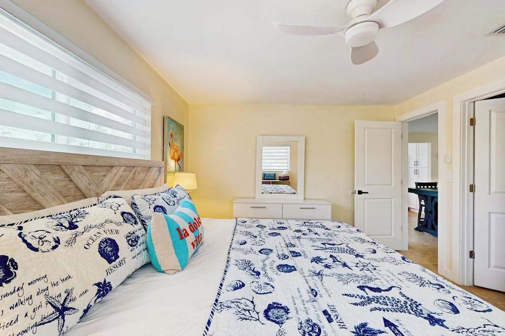 Photo of Bedroom in Bokeelia