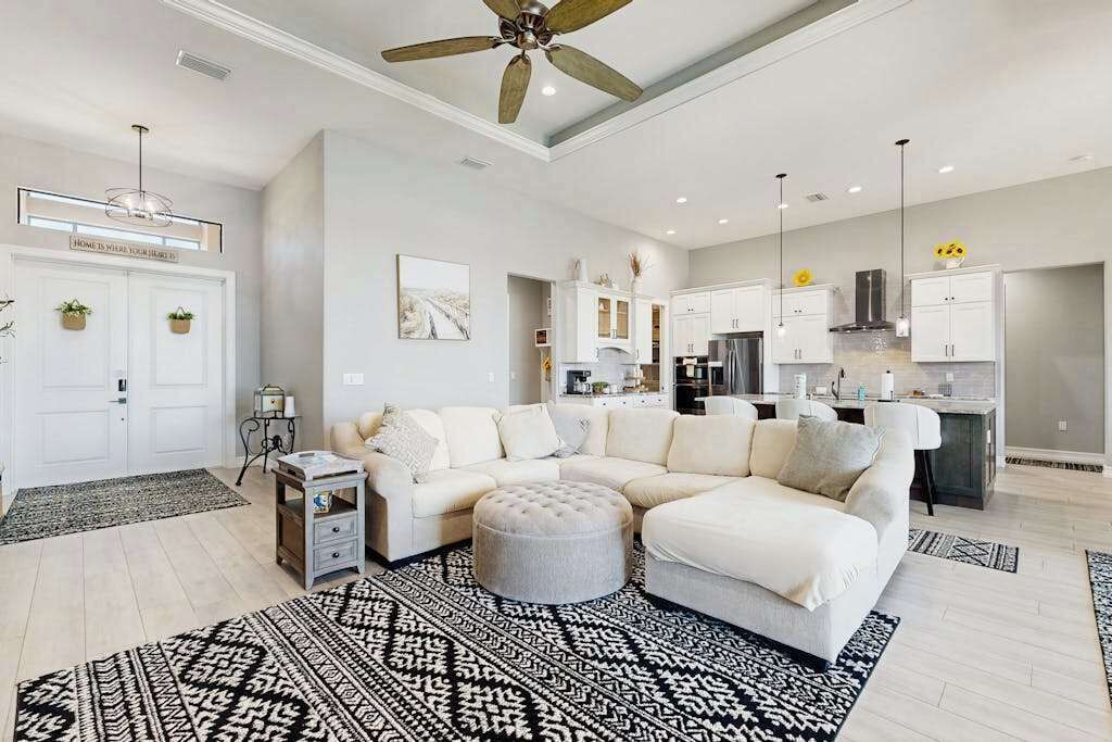 Photo of Livingroom in Edgewater
