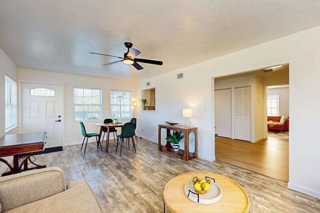Photo of Livingroom in Charlotte Park