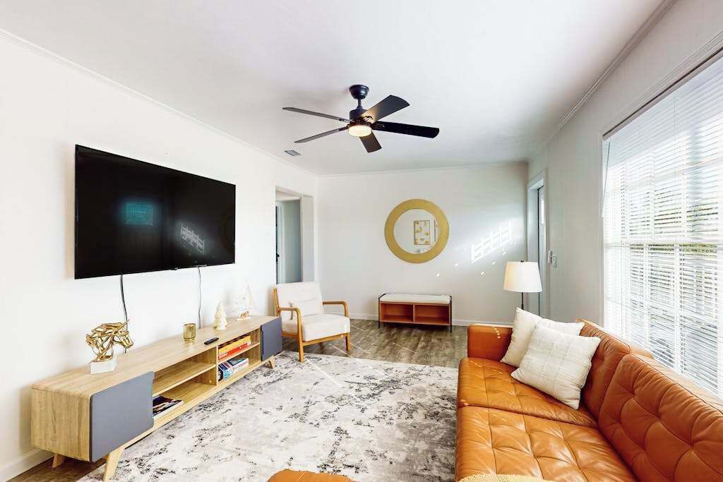 Photo of Livingroom in Charlotte Park